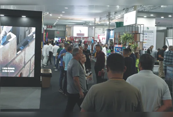 Movimentação durante a feira ES Construção 2026: evento reuniu empresários que se mostraram animados com as perspectivas para o Espírito Santo