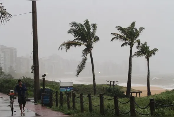 Imagem ilustrativa da imagem ES recebe novo alerta de ventos costeiros para 23 cidades; veja lista