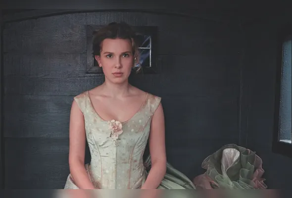 A carismática atriz Millie Bobby Brown interpreta a bela detetive em mais um filme da saga