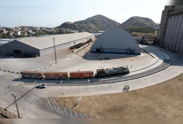 Nova estrutura ferroviária no Porto de Capuaba deve ampliar a movimentação de ferro-gusa e aumentar a eficiência logística no Espírito Santo