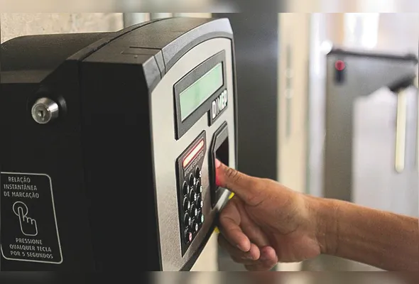 Registro de ponto está desobrigado para quem ganha acima de R$ 21.188