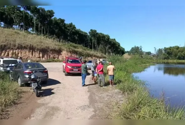 Corpo do jovem foi encontrado submerso por equipes do Corpo de Bombeiros
