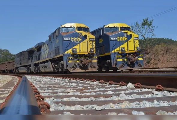 Trens em ferrovia: obra da nova via é vista como fundamental para fortalecer a economia do Espírito Santo