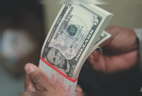 Dólar: negócios com americanos