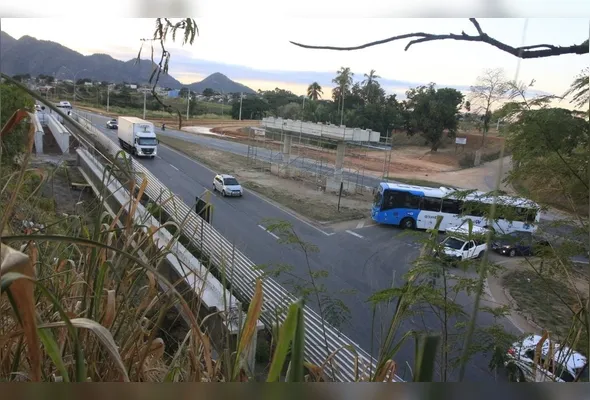 Avenida Mestre Álvaro, próximo a Jones dos Santos Neves: mudança no trânsito acontece devido às obras do novo viaduto do Contorno de São Domingos