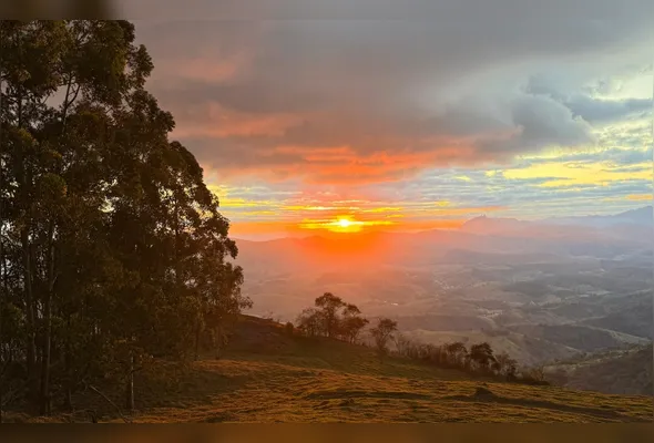 Mirante do pôr do sol: paisagem exuberante em Alto Várzea Alegre