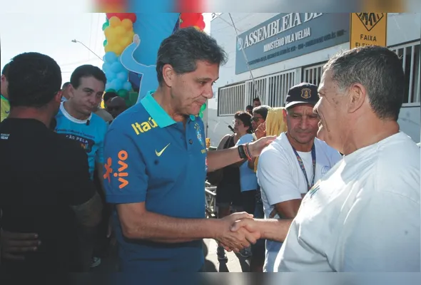 Ricardo Ferraço conversou com moradores durante evento