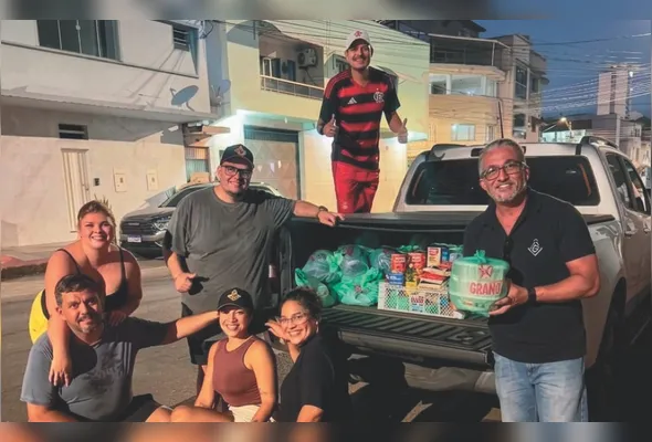 Voluntários da Loja Maçônica Monteiro Lobato doaram  marmitas e cobertores para moradores de rua