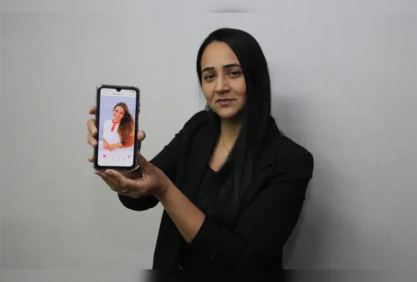 Paula Cássia Bezerra Ferreira, de 41 anos, encontrou um propósito para enfrentar o luto: transformar a dor em alerta.