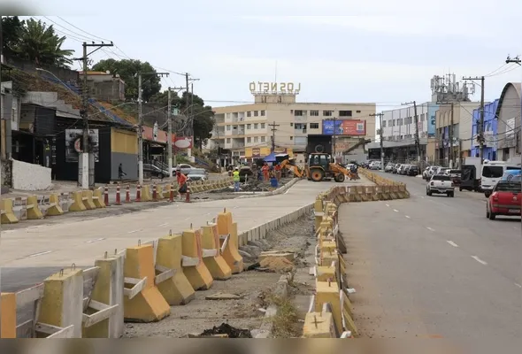 Passagem dos veículos no sentido Vila Velha-Vitória será   desviada para a pista de concreto do futuro corredor de ônibus, que fica no meio da avenida