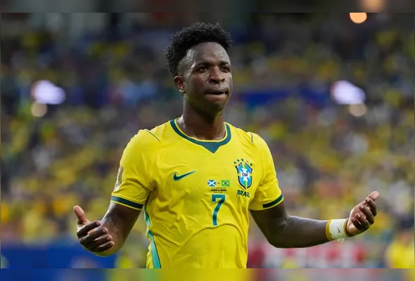 O atacante Vinícius Júnior, do Brasil, comemora após marcar o seu segundo gol na partida entre Escócia e Brasil válida pela 3ª rodada do Grupo C da Copa do Mundo 2026, no Hard Rock Stadium em Miami Gardens, na Flórida, nos Estados Unidos, nesta quarta-feira, 24 de junho de 2026