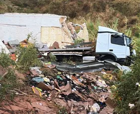 Imagem ilustrativa da imagem Caminhoneira de Cariacica e filha de 2 anos ficam feridas durante acidente em MG