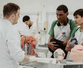 Imagem ilustrativa da imagem Feira das Profissões Multivix leva experiência de carreira a alunos em Cariacica