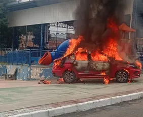 Imagem ilustrativa da imagem Homem é morto a tiros e tem carro incendiado em Cariacica