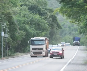 Imagem ilustrativa da imagem Oito empresas disputam contratos de R$ 164,8 milhões da BR-262 no ES