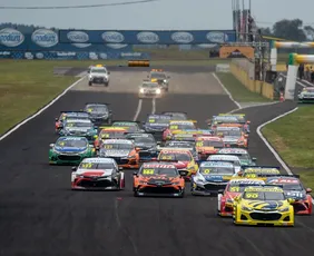 Imagem ilustrativa da imagem Stock Car supera temporal e acelera no Sul