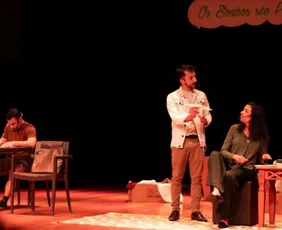 Imagem ilustrativa da imagem Teatro com lições de educação financeira incentiva alunos a realizar sonhos