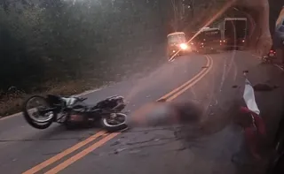 Imagem ilustrativa da imagem Motociclista morre após bater em caminhão em rodovia de Santa Teresa