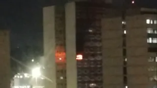 Imagem ilustrativa da imagem Incêndio atinge prédio e morador é resgatado em Vitória