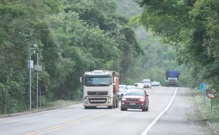 Imagem ilustrativa da imagem Oito empresas disputam contratos de R$ 164,8 milhões da BR-262 no ES