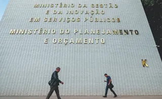 Imagem ilustrativa da imagem Servidores federais exigem criação de auxílio para aposentados