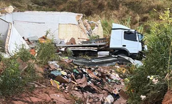 Imagem ilustrativa da imagem Caminhoneira de Cariacica e filha de 2 anos ficam feridas durante acidente em MG
