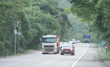 Imagem ilustrativa da imagem Oito empresas disputam contratos de R$ 164,8 milhões da BR-262 no ES