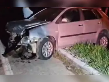Com o impacto, três ocupantes teriam sido arremessados para fora do automóvel durante o acidente