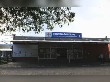 Durante o cumprimento dos mandados, foram apreendidos aproximadamente 1,1 mil maços de cigarros de origem estrangeira