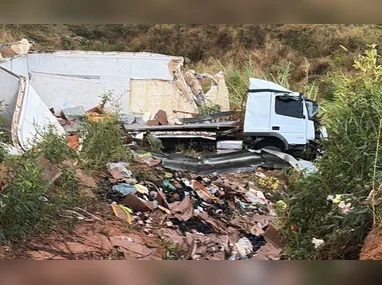 Imagem ilustrativa da imagem Caminhoneira de Cariacica e filha de 2 anos ficam feridas durante acidente em MG