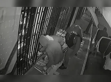 Suspeito de 48 anos provocou vazamento de gás em residência e foi detido pelo Corpo de Bombeiros e pela Polícia