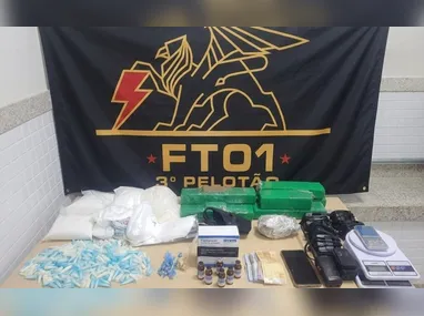 Câmeras de videomonitoramento flagraram a suspeita no elevador do condomínio, com o dinheiro furtado na bolsa