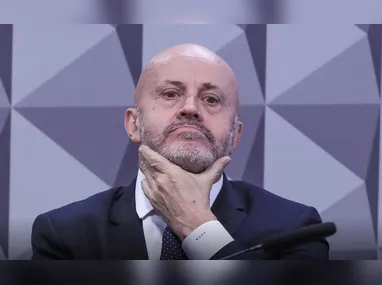 Imagem ilustrativa da imagem Investigação sobre Lulinha expõe três negócios frustrados no Ministério da Saúde