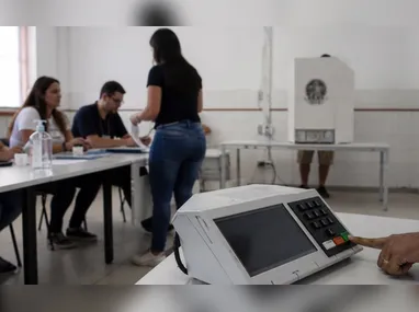 A informação foi confirmada pela assessoria do político, que destacou que o trecho sobre a militância reafirma a não participação dele nas urnas.