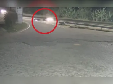 Imagem ilustrativa da imagem Motociclista morre e motorista foge após acidente entre carro e moto na BR-101