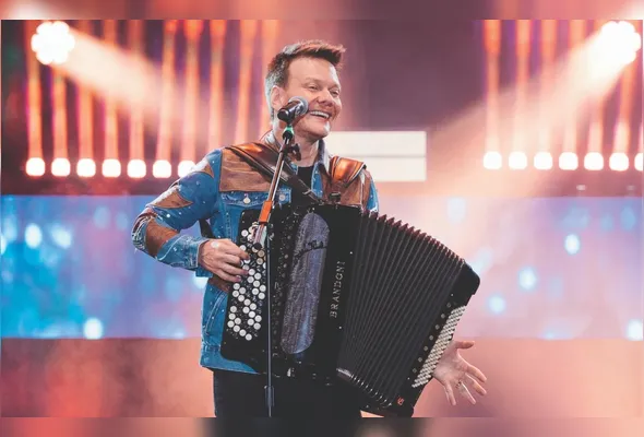 Michel Teló vai se apresentar no próximo domingo (6), na Praça do Papa, com sucessos de sua carreira