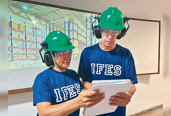 Renilda Gomes e Eduardo Fernandes fazem 
o curso  técnico de Logística no Ifes de Cariacica