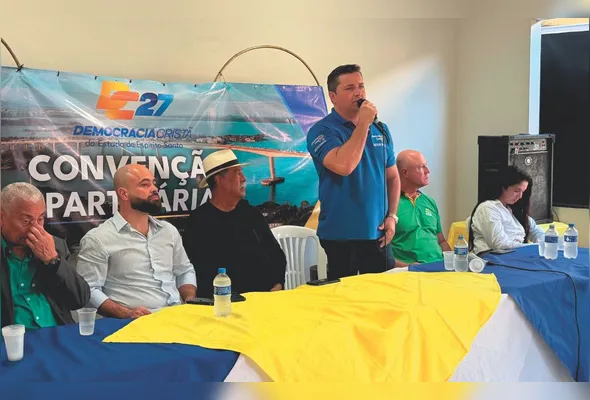Callegari (ao microfone), candidato ao Senado, defendeu fim da “ditadura da toga do Supremo Tribunal Federal”