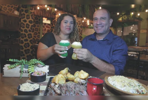 Milena Ferreira de Oliveira vai curtir com seu pai,  Carlos Eduardo de Oliveira, um almoço especial