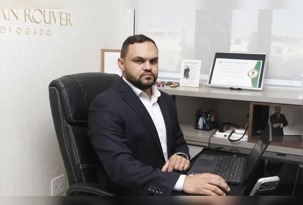 Jullian Rouver, advogado