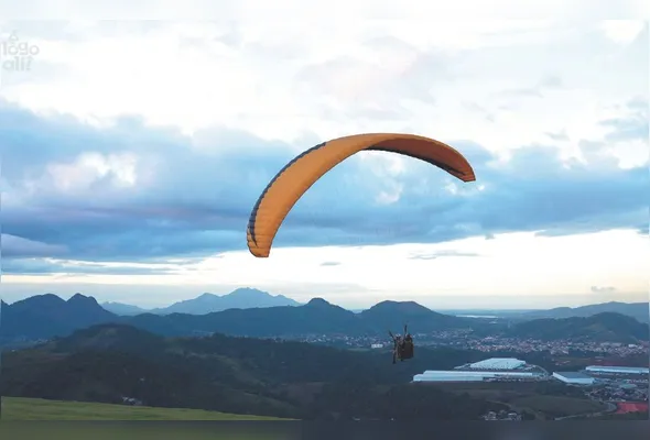 Voo de parapente permite ter uma visão privilegiada de vários pontos da Grande Vitória