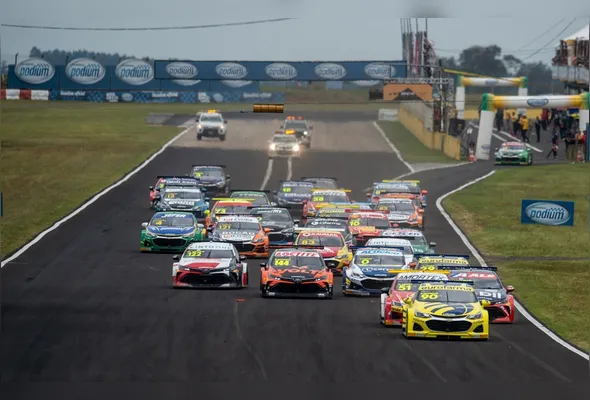 DIVULGAÇÃO/STOCK CAR 
A etapa teve a programação alterada após o forte temporal que atingiu a cidade na noite de quinta-feira.
