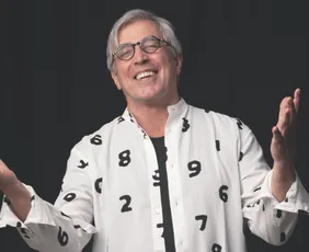 Imagem ilustrativa da imagem “A música faz coisas que até Deus duvida”, diz Ivan Lins
