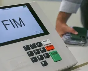 Imagem ilustrativa da imagem Segundo turno tem prorrogação da votação, dúvidas jurídicas e contestação de Flávio