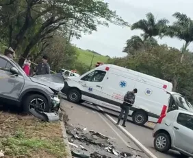 Imagem ilustrativa da imagem Acidente com dois carros mata duas mulheres e deixa criança ferida em Anchieta