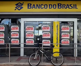 Imagem ilustrativa da imagem Bancários do BB e da Caixa mantêm greve por tempo indeterminado no ES