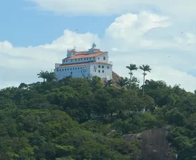 Imagem ilustrativa da imagem Convento da Penha cancela atividades deste sábado após fortes chuvas no ES