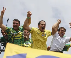 Imagem ilustrativa da imagem Em ato com Flávio no ES, Pazolini diz que quer reduzir violência contra mulher