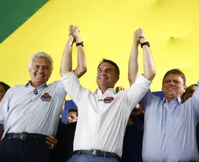 Imagem ilustrativa da imagem Em evento em Goiânia, Flávio Bolsonaro afirma que vai mudar a Constituição