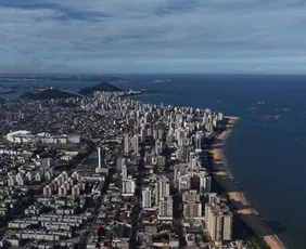Imagem ilustrativa da imagem Justiça manda Vila Velha suspender regra que permite sombra nas praias mais cedo